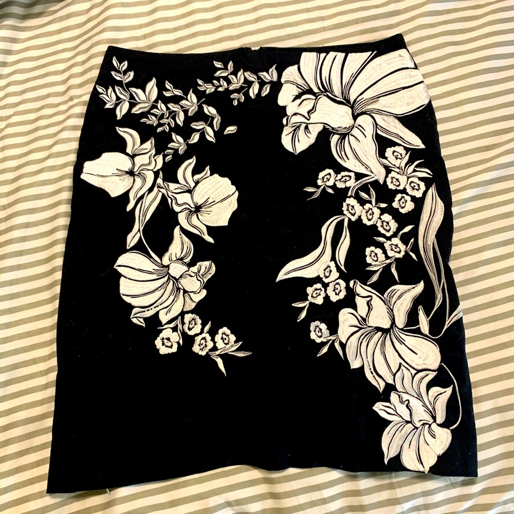 Black and White Floral Pencil Skirt